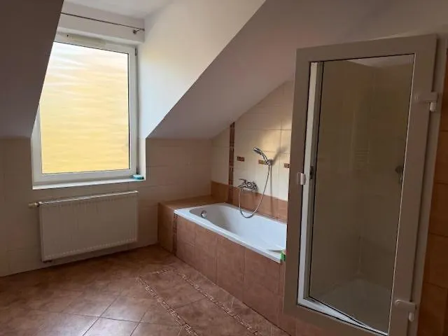 Zuza Self Check-in Parking, Cisza, Zielen Pensión *